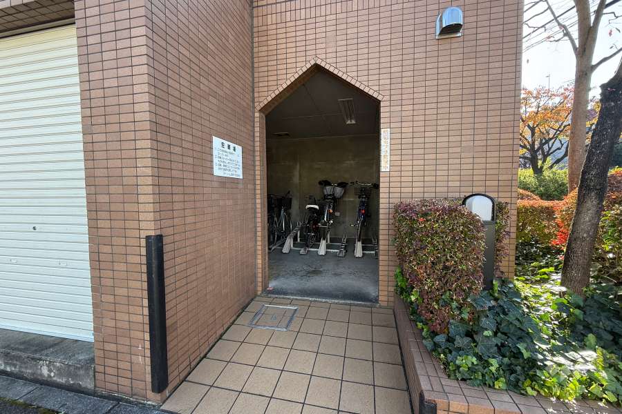 屋内に設けられた駐輪場