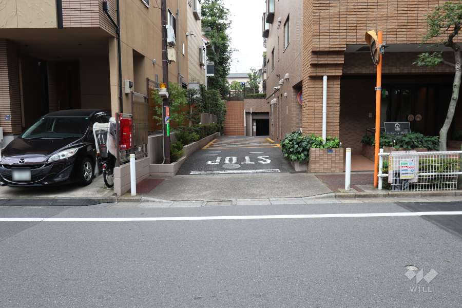 駐車場の出入り口