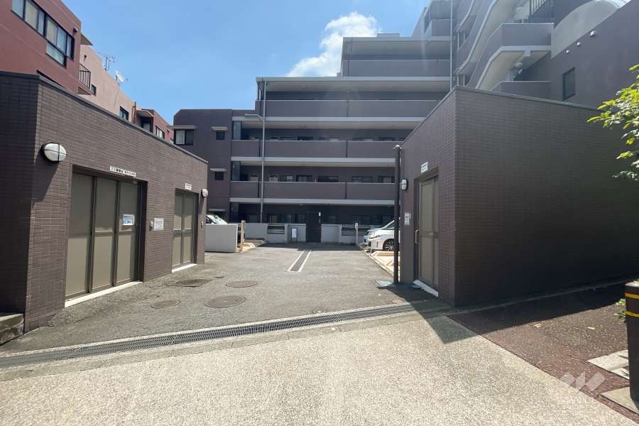 駐車場の出入り口