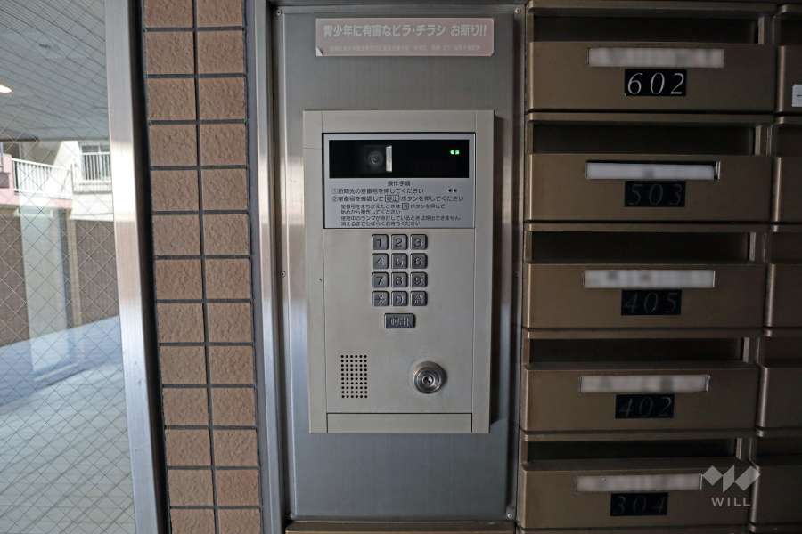 エントランスはオートロック付きです。