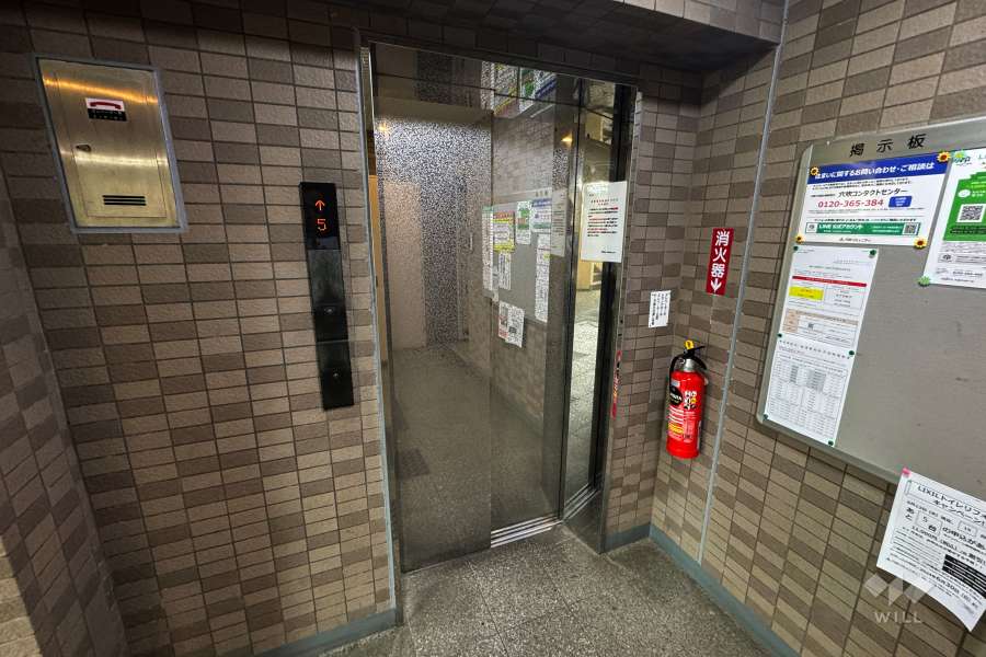 共用のエレベーター