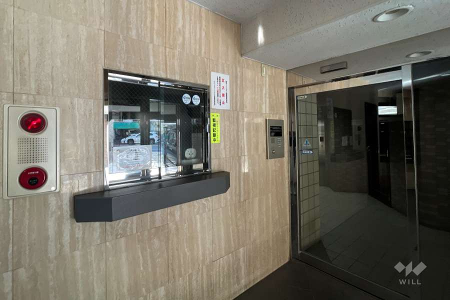 エントランスはオートロック付きです。