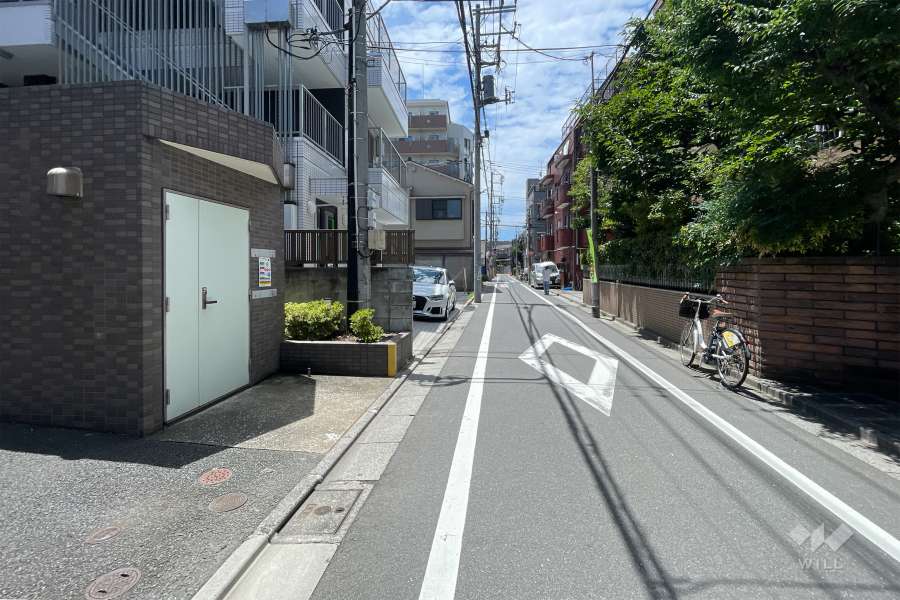 敷地北側の前面道路