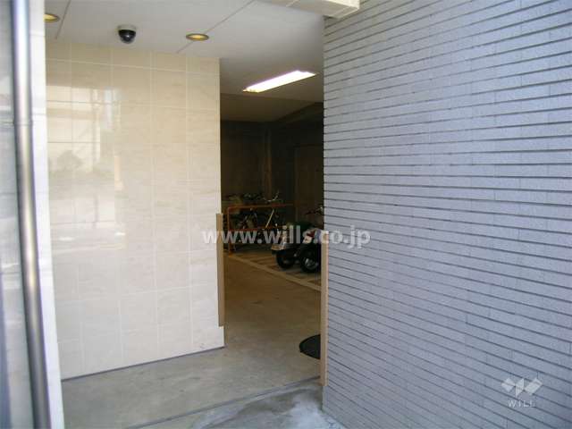 エントランス横にある駐輪場