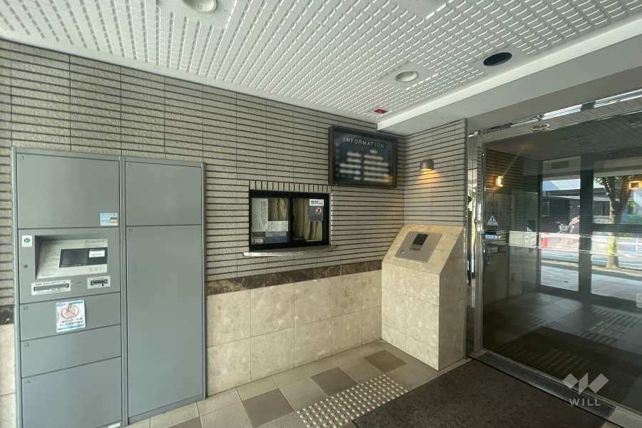 エントランスはオートロック付きです。