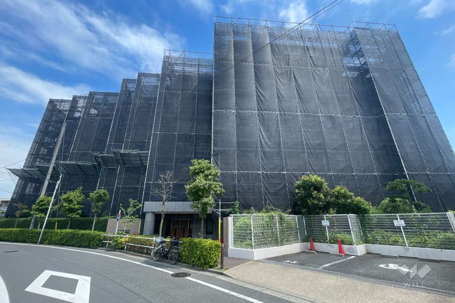 ヴェルレージュ板橋前野町の外観（南東側から）※大規模修繕工事中