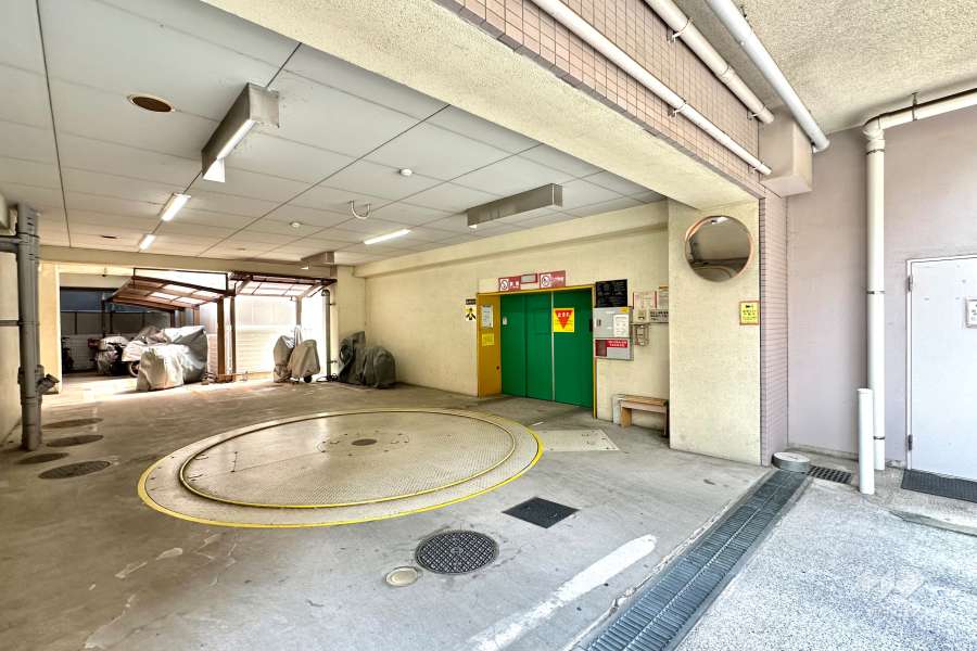 敷地内駐車場（屋内機械式）