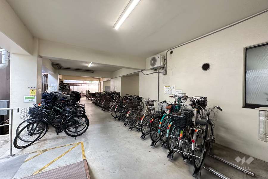 屋内に設けられた駐輪場