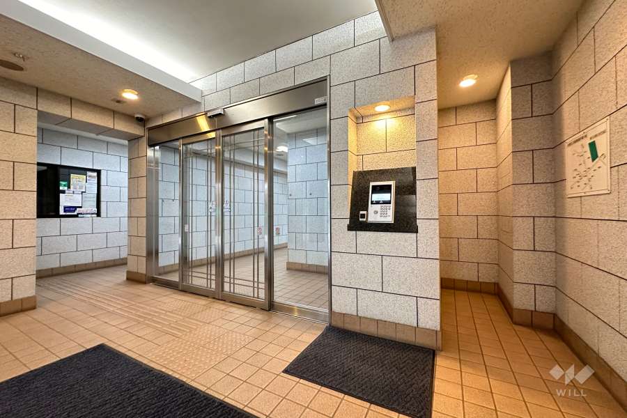 エントランスはオートロック付きです。