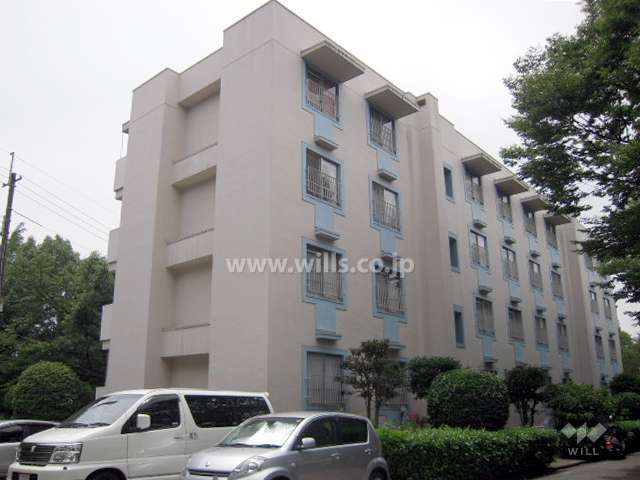 府公社千里津雲台団地A-18棟の外観（北東側から）