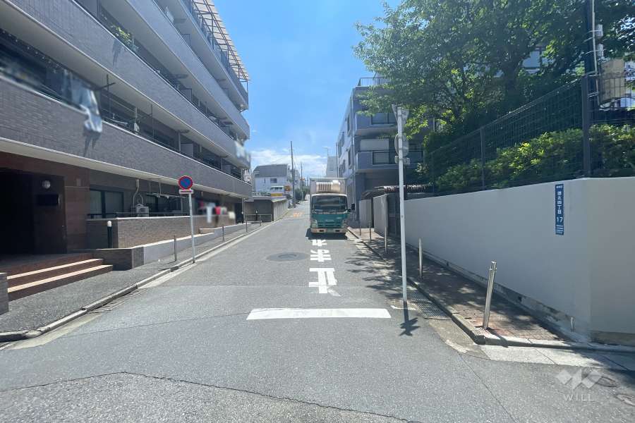 敷地北東側の前面道路