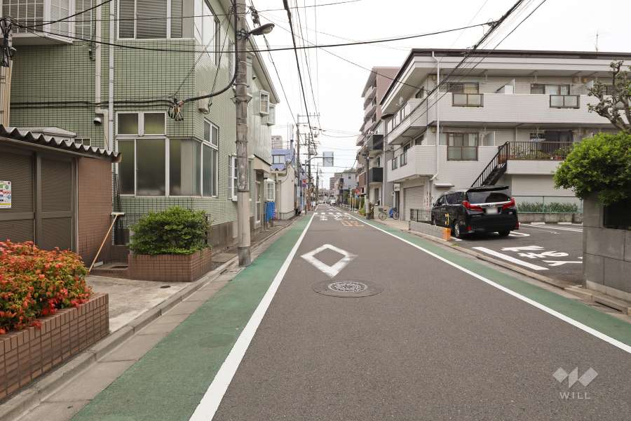 敷地北側の前面道路