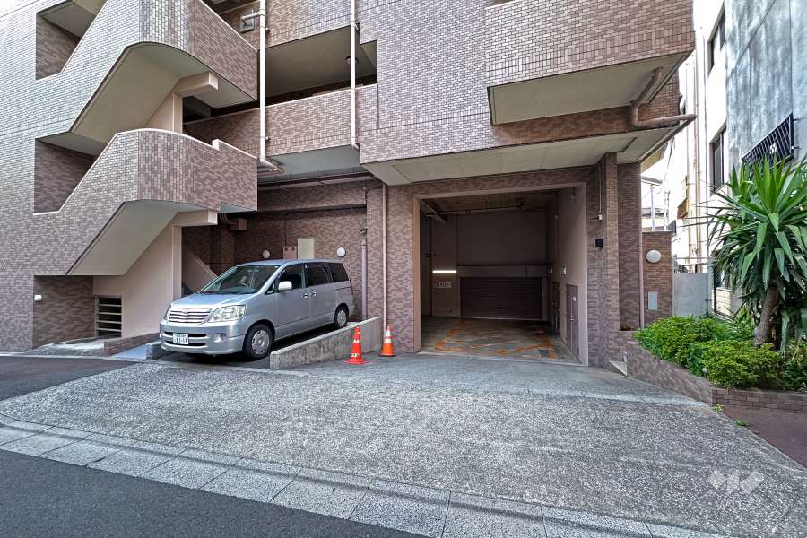 駐車場の出入り口・敷地内駐車場（屋外平面式、屋内機械式）