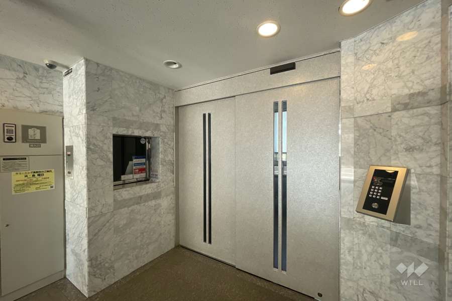 エントランスはオートロック付きです。