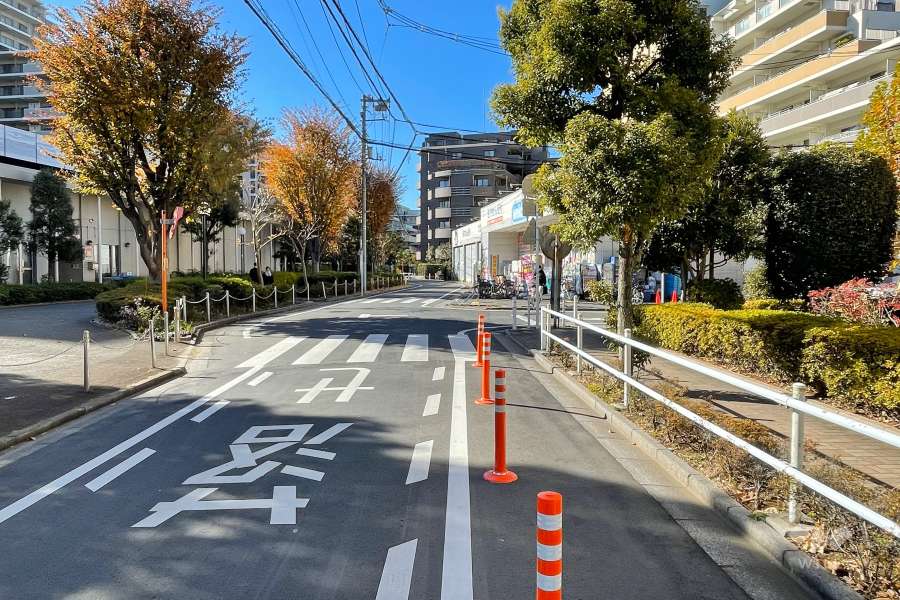 敷地南側の前面道路