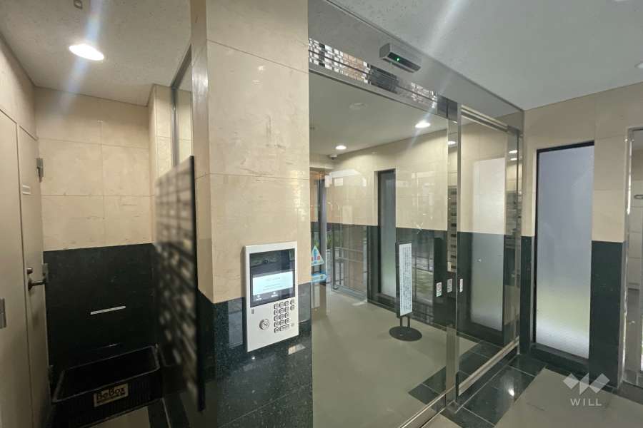 エントランスはオートロック付きです。