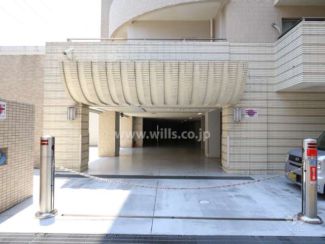 駐車場の出入り口（ロボットゲート付き）