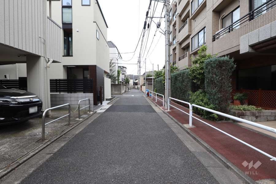 敷地東側の前面道路