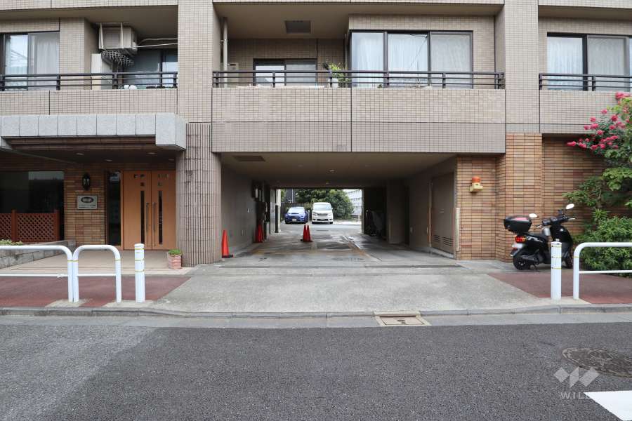 駐車場の出入り口　