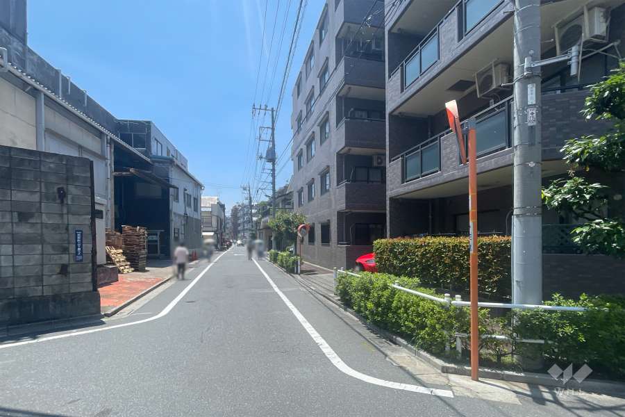 敷地東側の前面道路