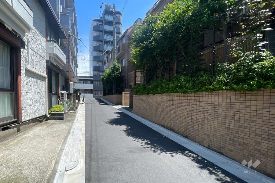 敷地北東側の前面道路