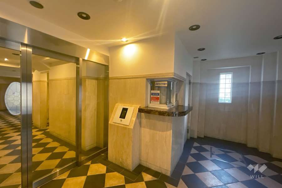 エントランスはオートロック付きです。