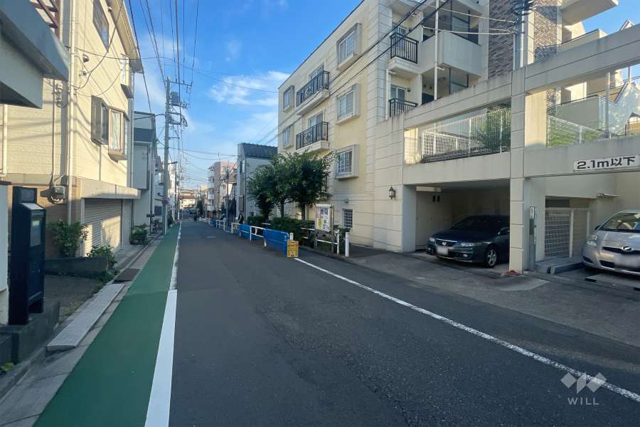 敷地東側の前面道路