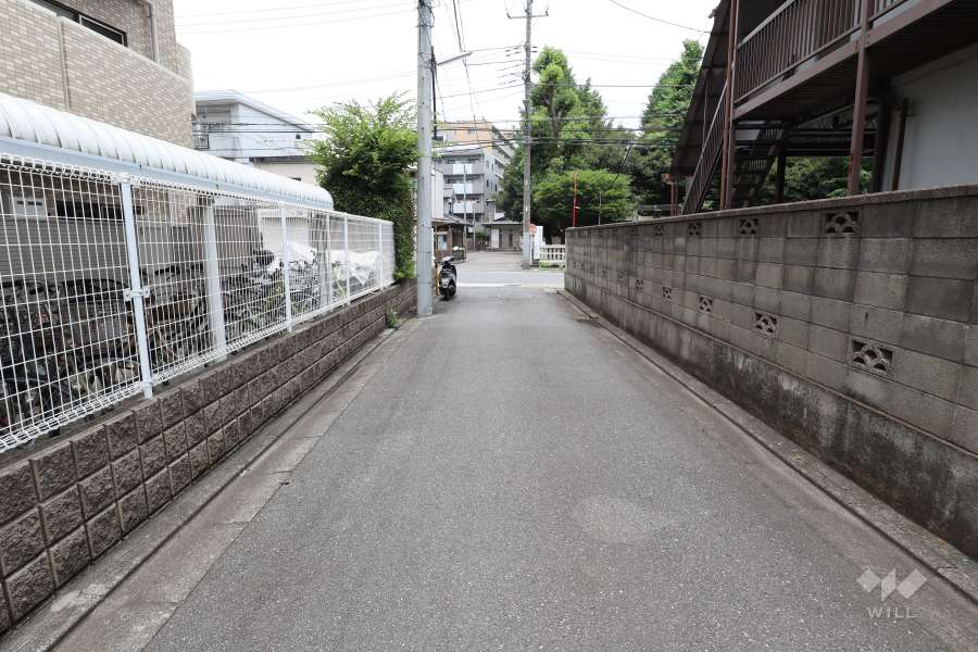 敷地東側の前面道路