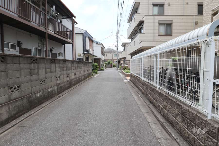 敷地東側の前面道路　