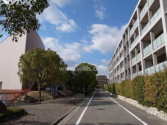 敷地南側には道を挟んで、芦屋市立美術博物館があります。