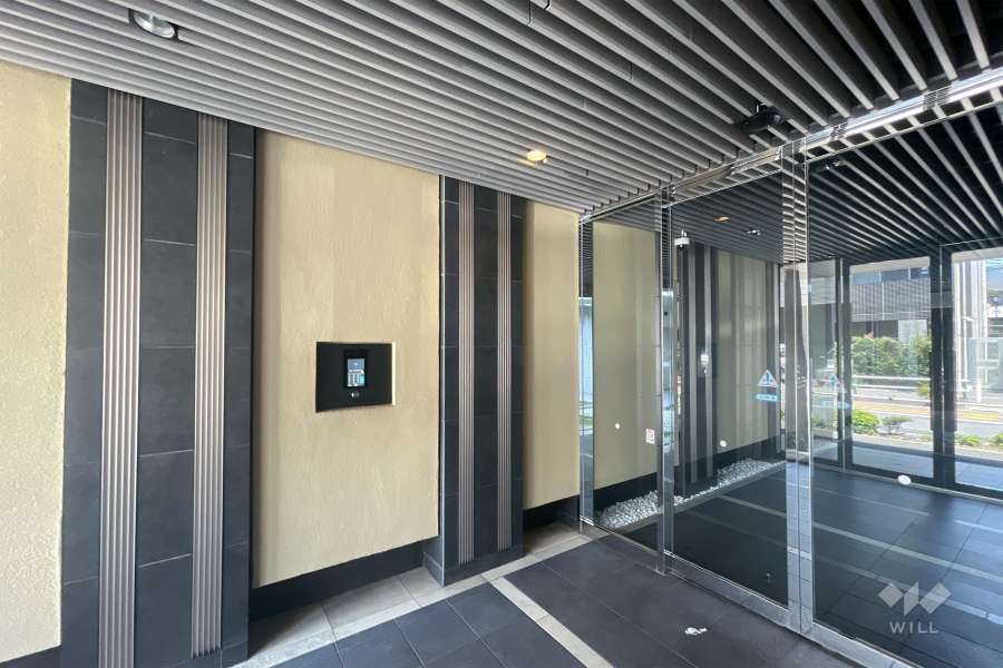 エントランスはオートロック付きです。