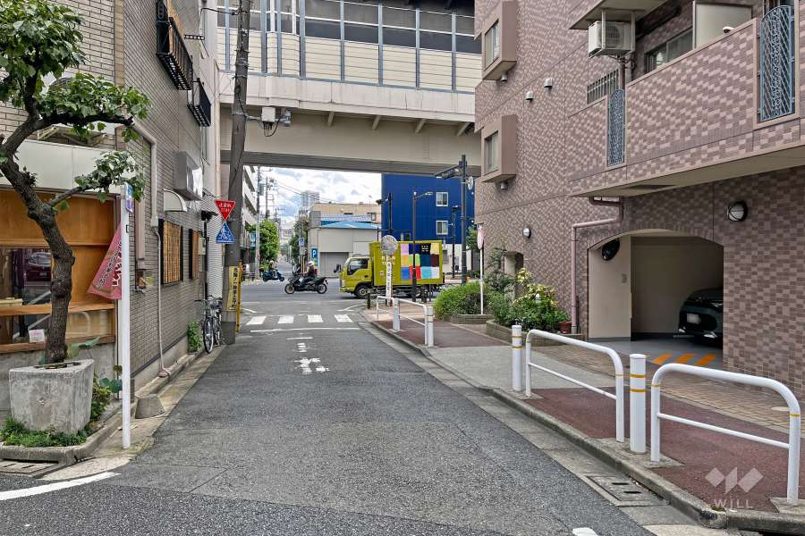 敷地の東側前面道路（北側から）