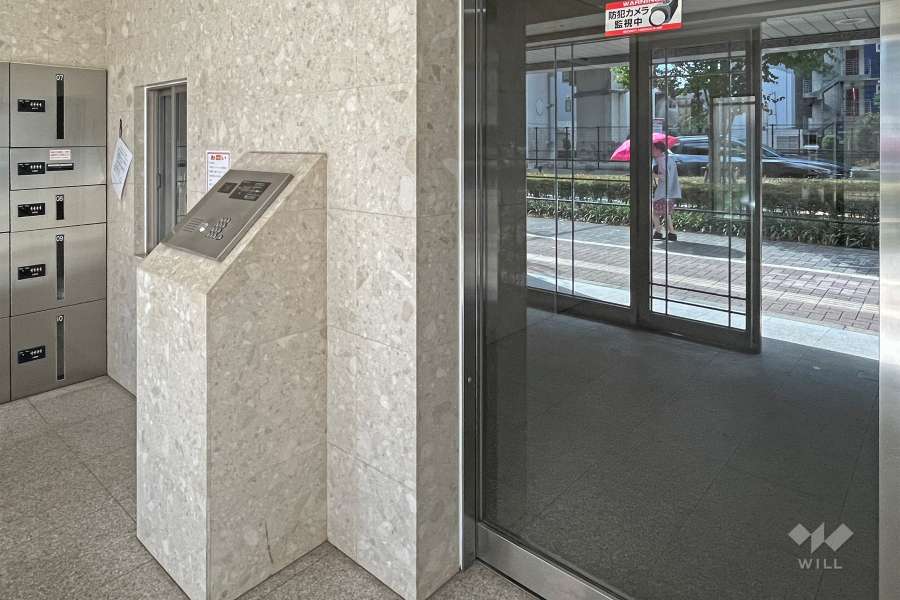 エントランスはオートロック付きです。