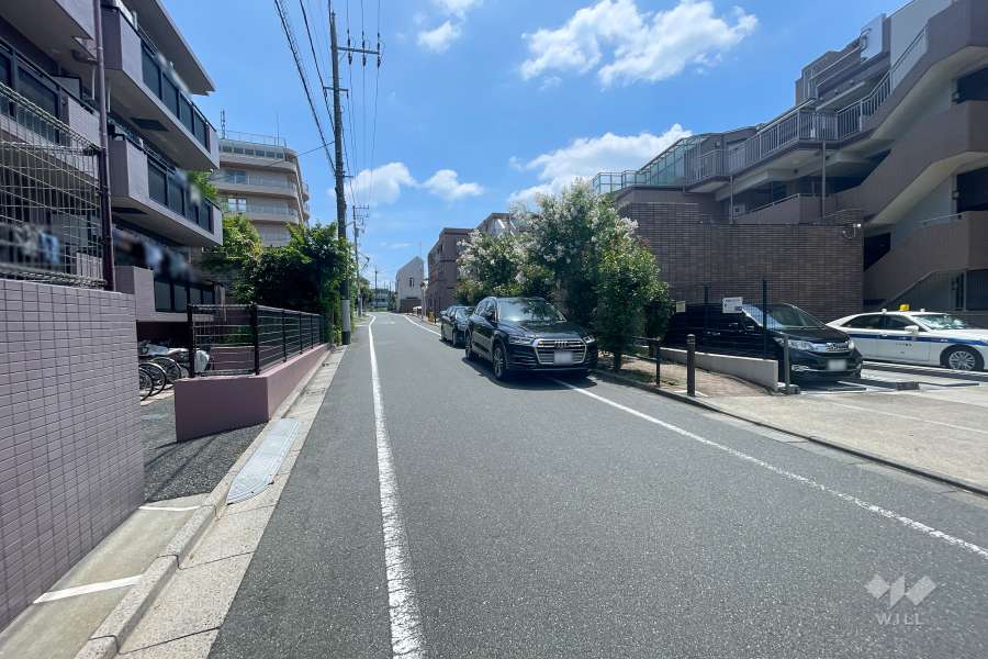 敷地北東側の前面道路