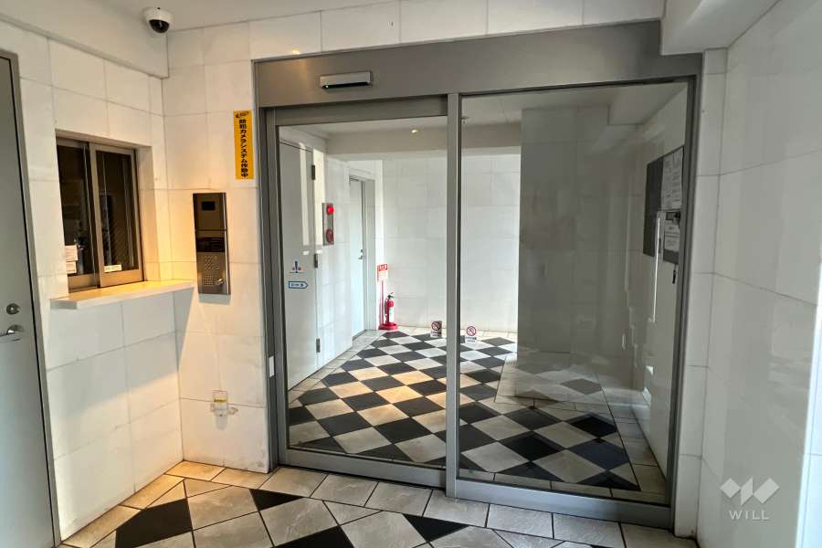 エントランスはオートロック付きです。