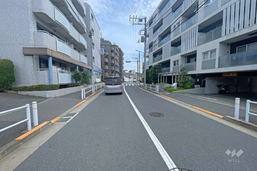 敷地東側の前面道路