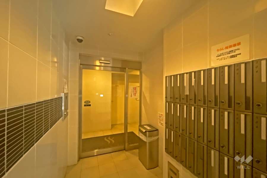 エントランスはオートロック付きです。