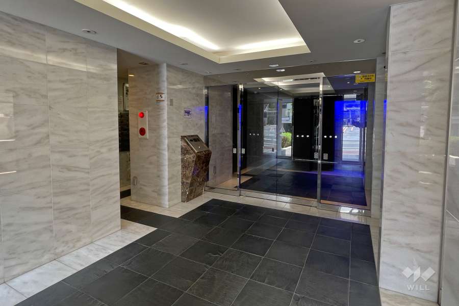 エントランスはオートロック付きです。