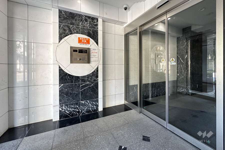 エントランスはオートロック付きです。