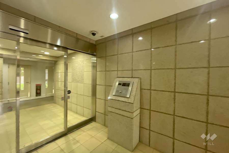 エントランスはオートロック付きです。