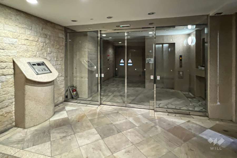 エントランスはオートロック付きです。