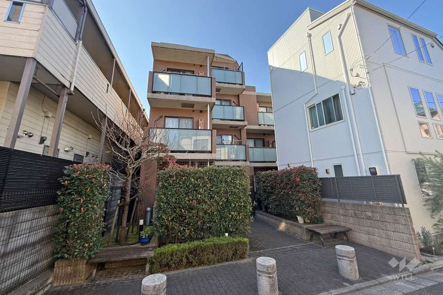 アクサス小竹向原の外観（東側から）