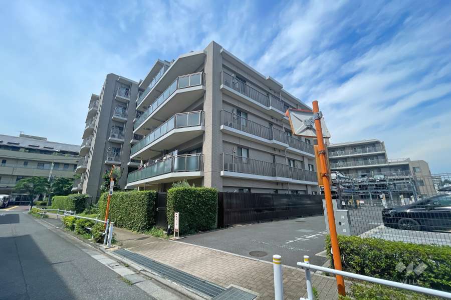 ブライトヒルズの外観（北東側から）