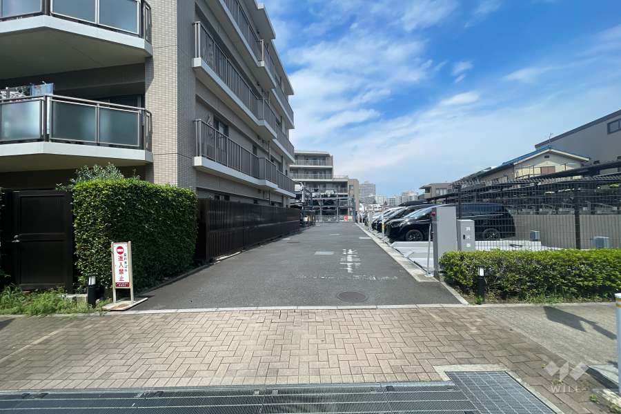 駐車場の出入り口