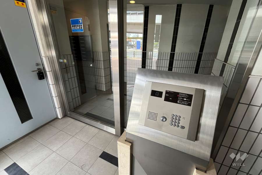 エントランスはオートロック付きです。