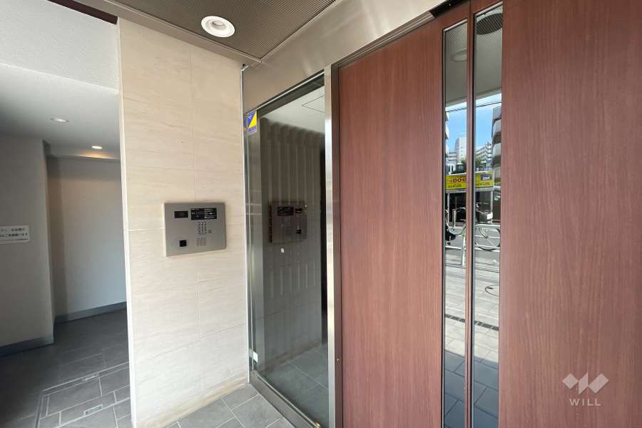 エントランスはオートロック付きです。