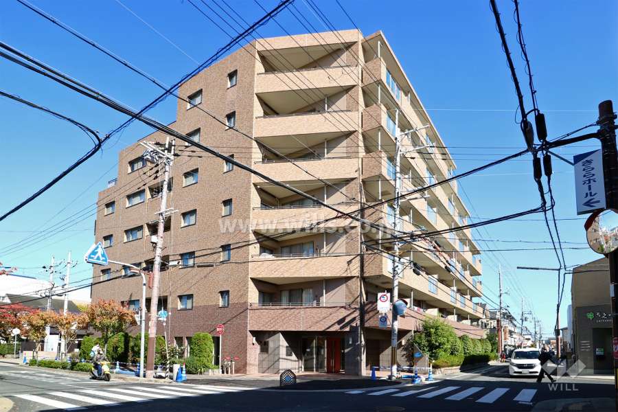 クラウンハイム伊丹フラワーコートの外観（南西側から）