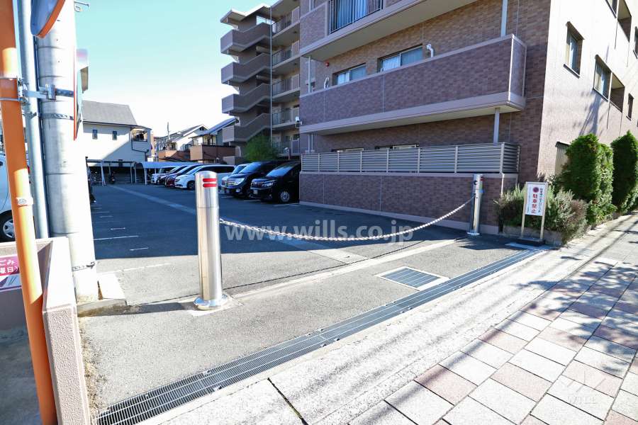 駐車場出入り口（リングシャッター付き）