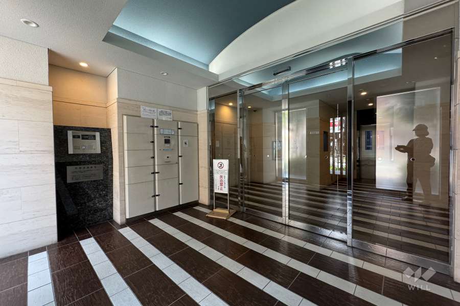 エントランスはオートロック付きです。