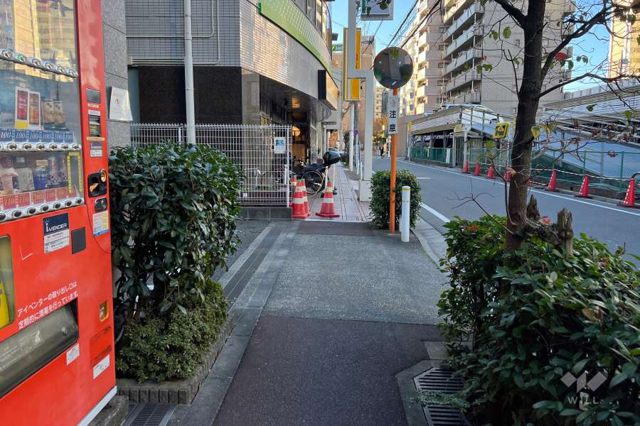 敷地北側の前面道路　